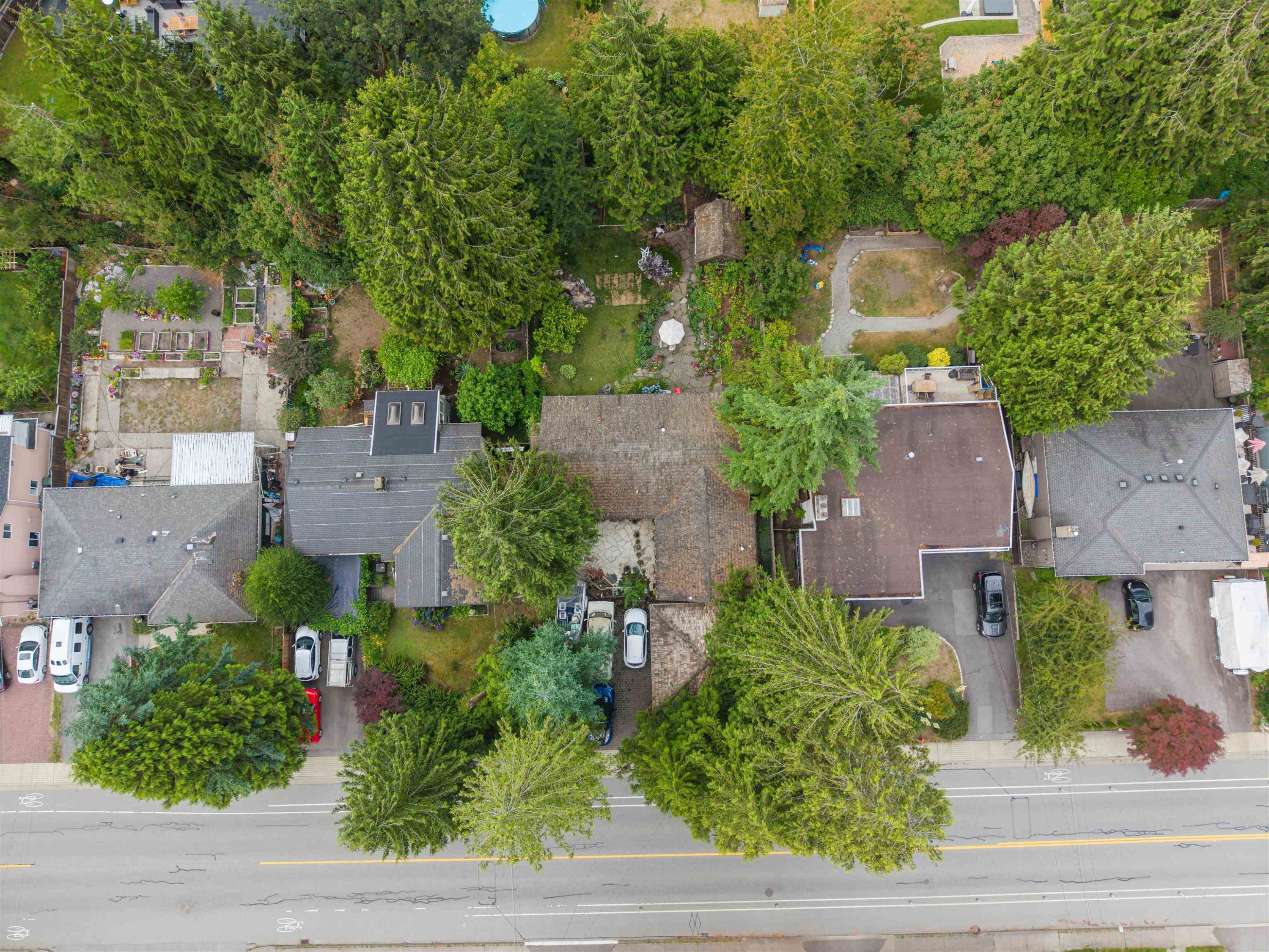 886 29Th Street E, North Vancouver, BC