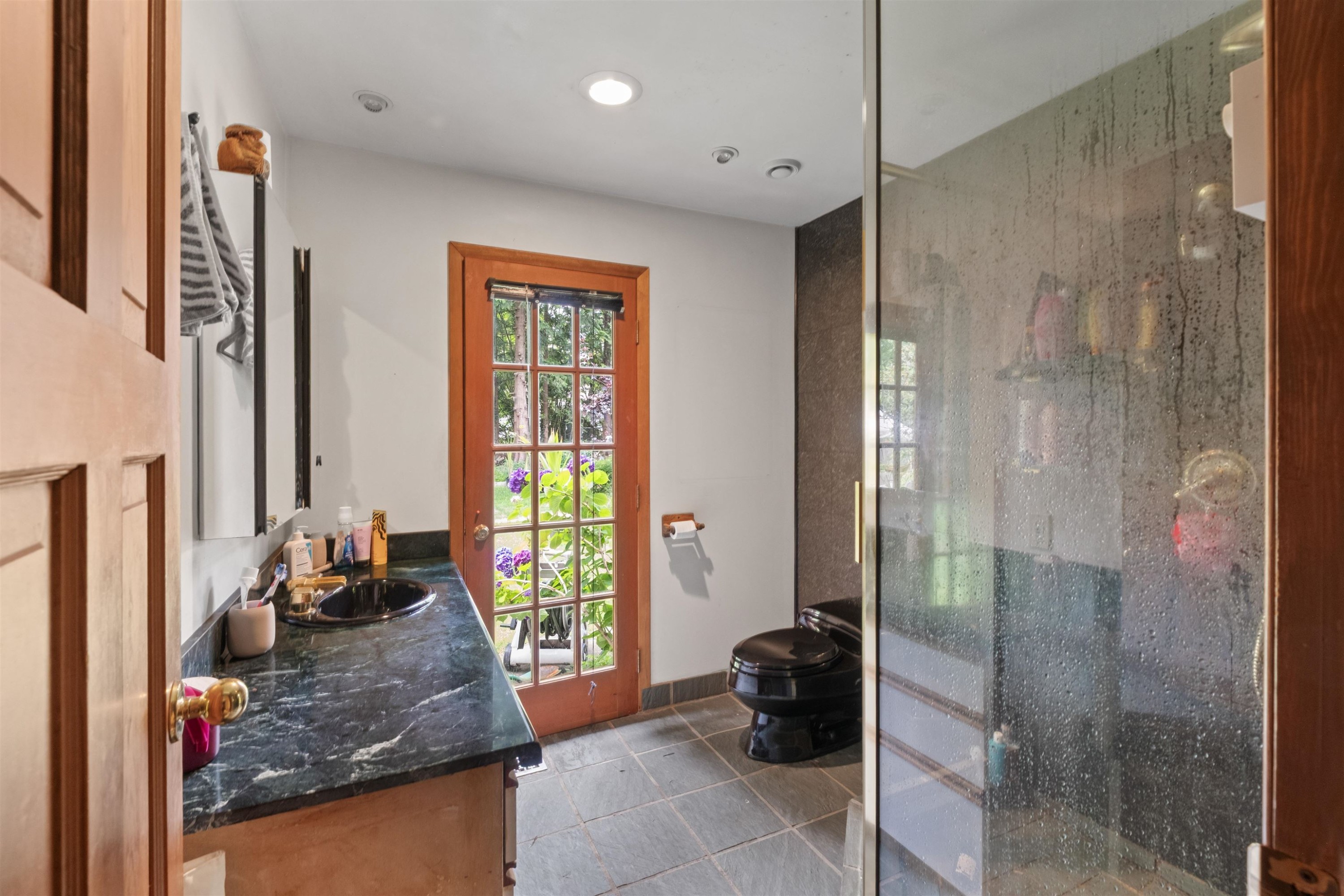 886 29Th Street E, North Vancouver, BC