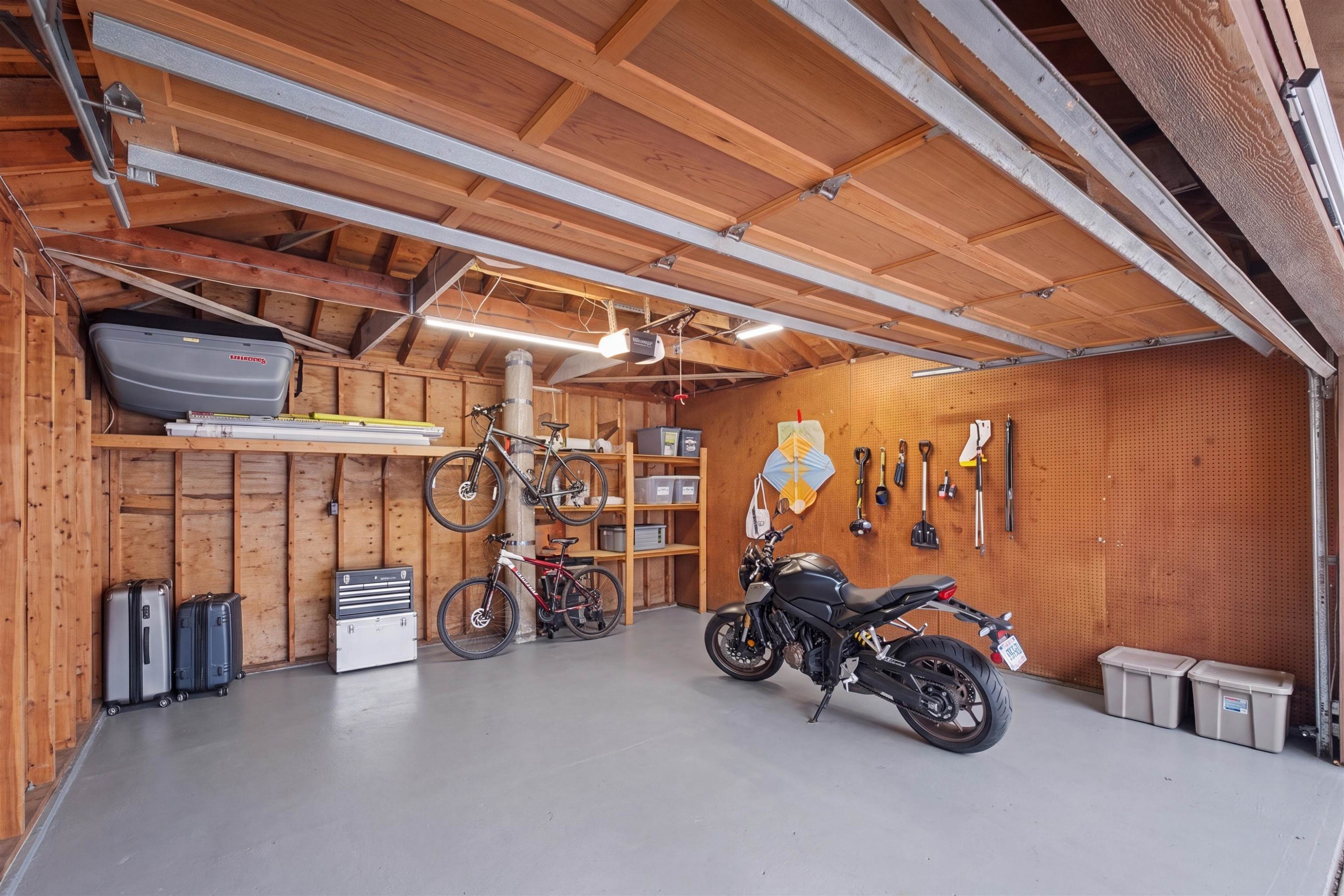 886 29Th Street E, North Vancouver, BC