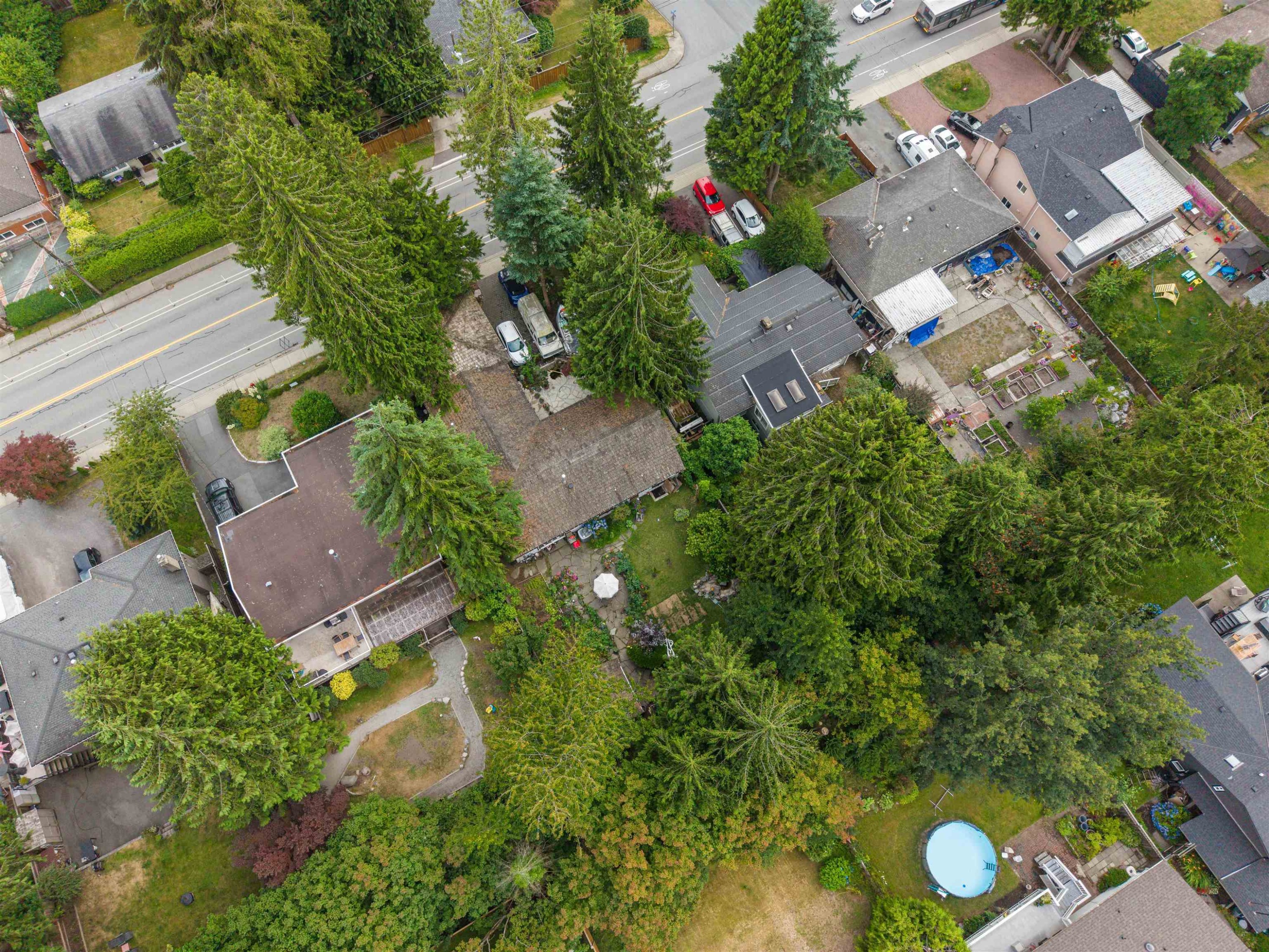 886 29Th Street E, North Vancouver, BC