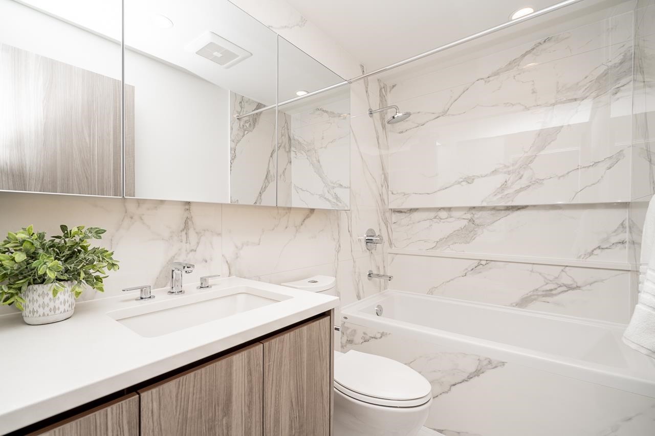 3907-4890 Lougheed Highway, Burnaby, BC