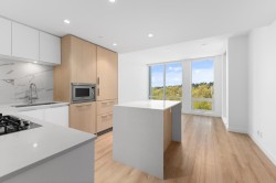1208-1500 Fern Street North Vancouver, BC V7J 1H6