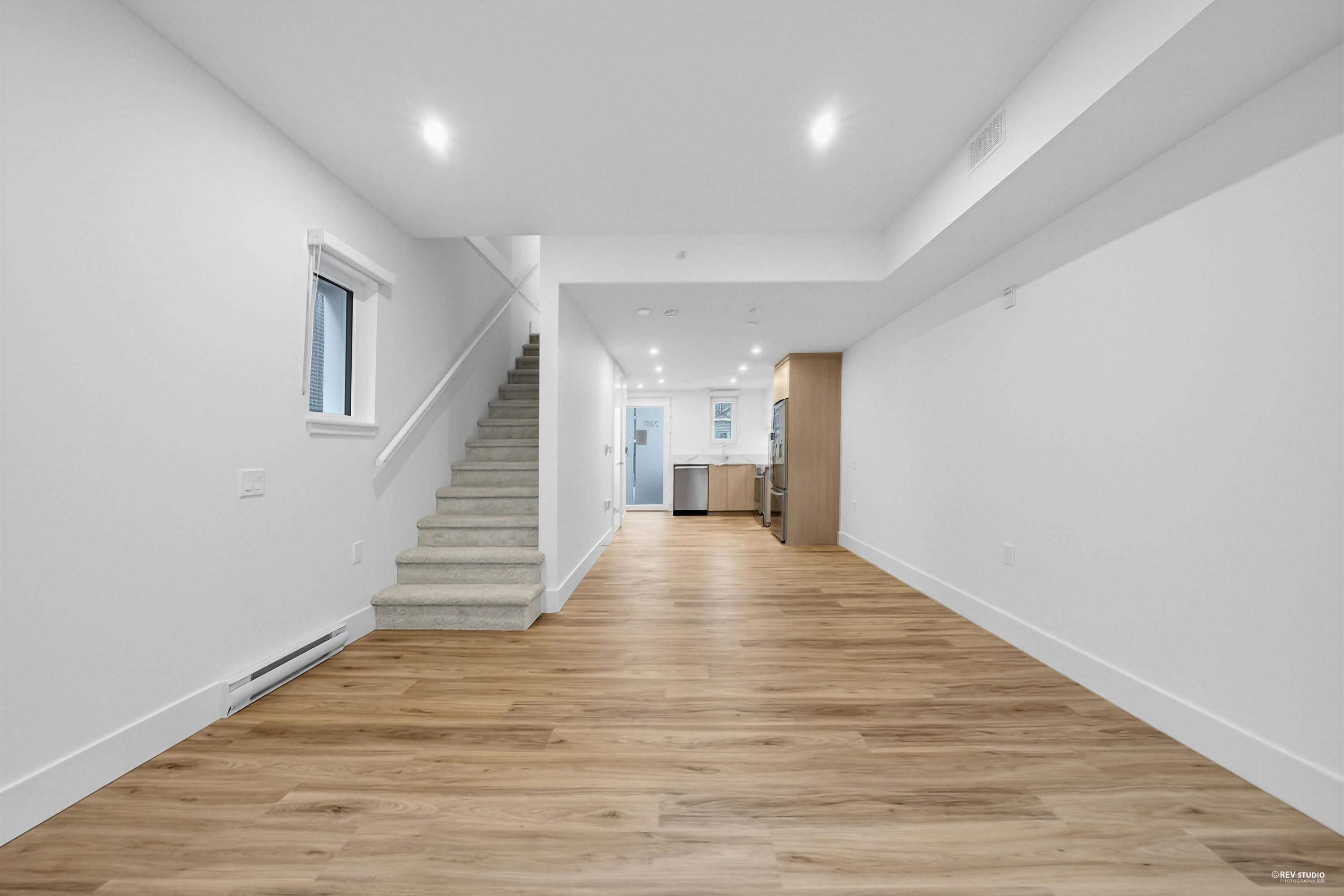 2071 1St Avenue E, Vancouver, BC