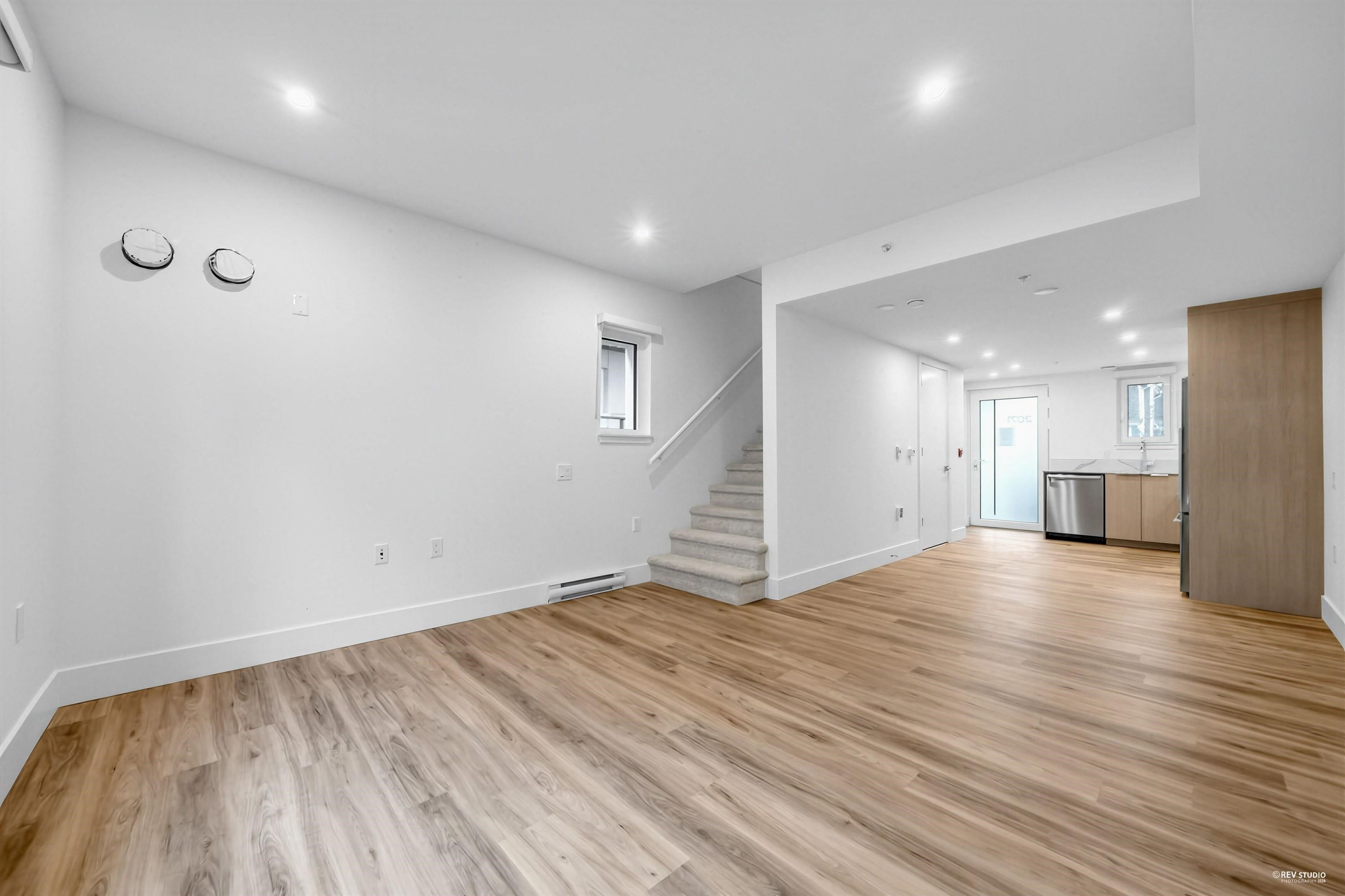 2071 1St Avenue E, Vancouver, BC