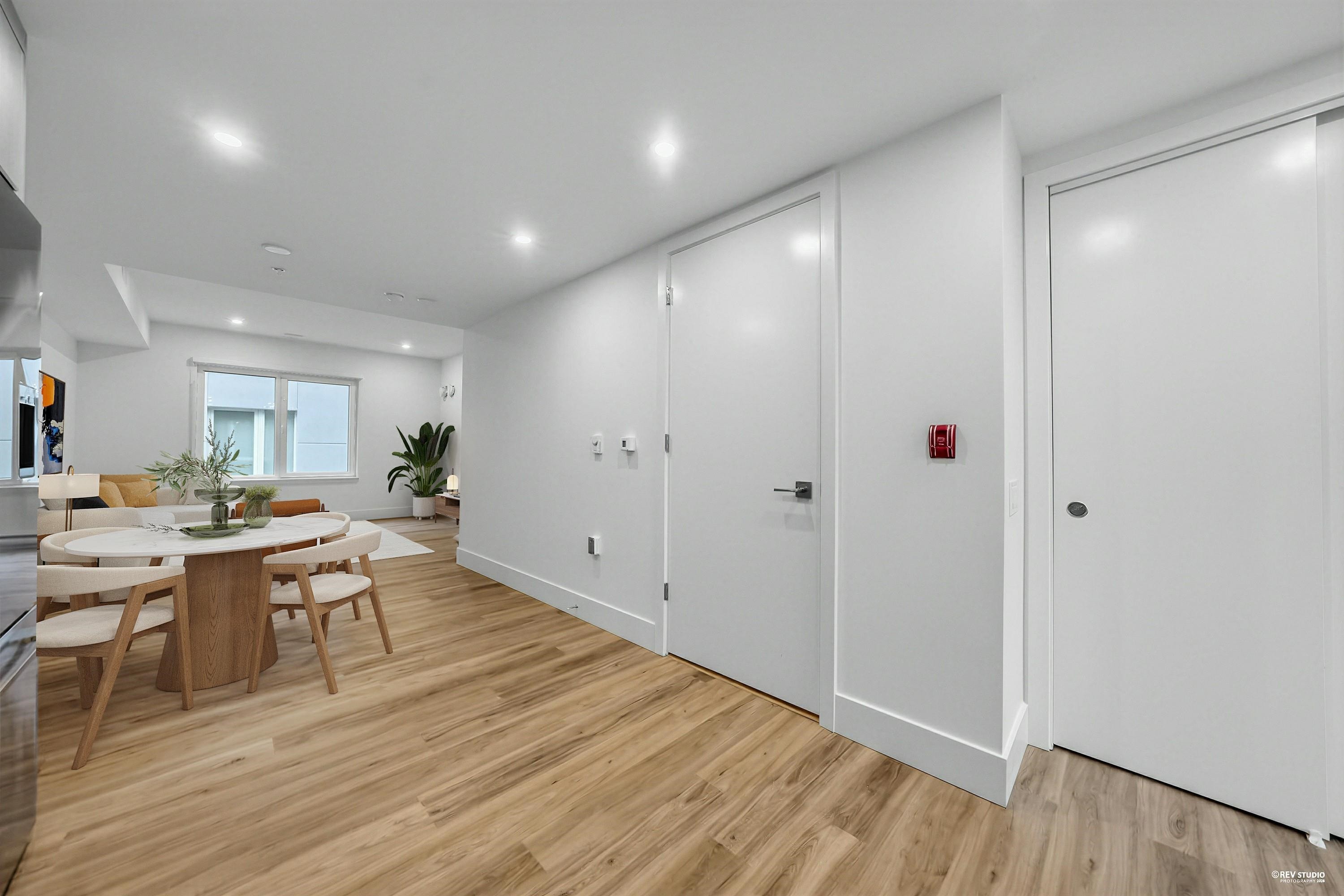 2071 1St Avenue E, Vancouver, BC