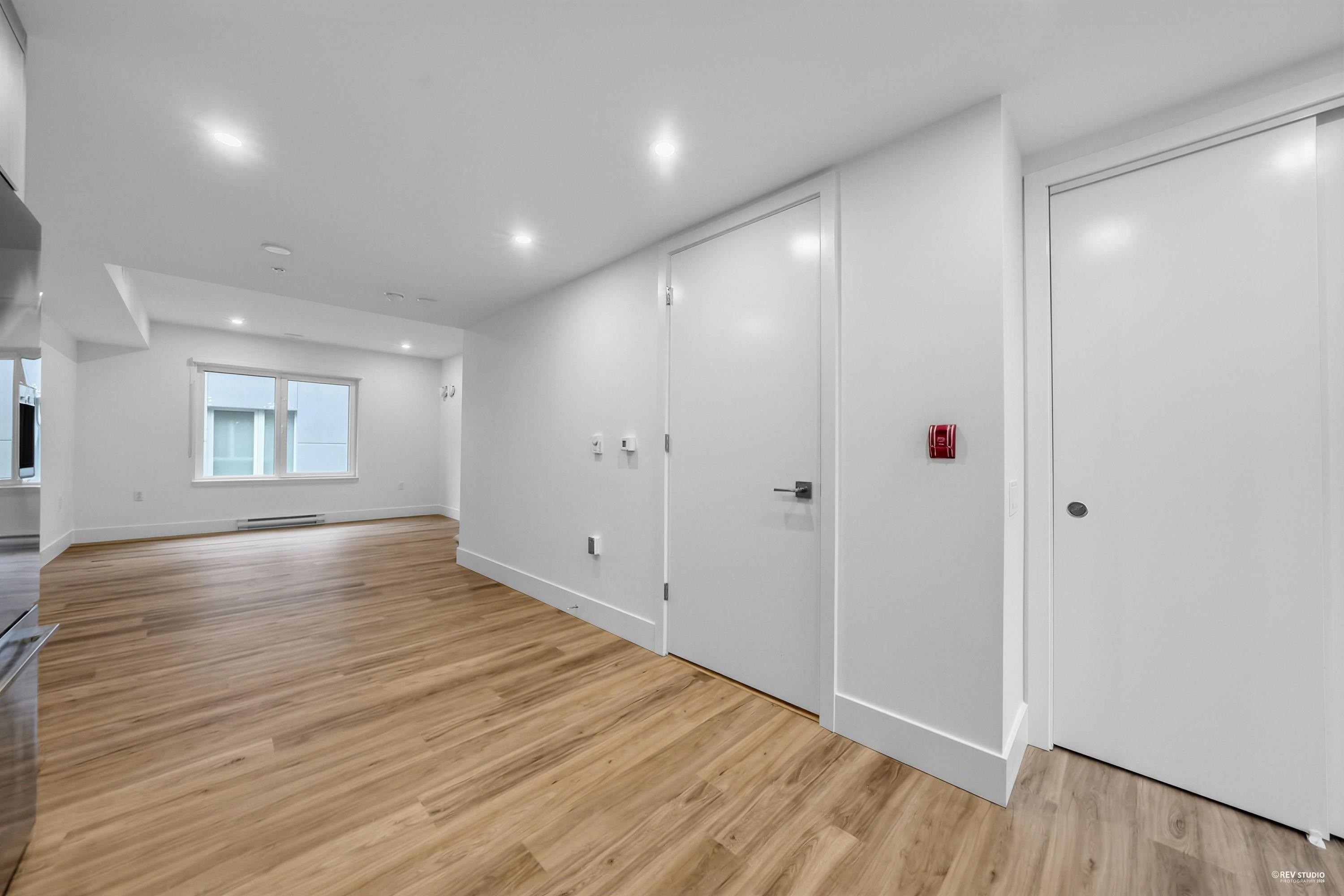 2071 1St Avenue E, Vancouver, BC