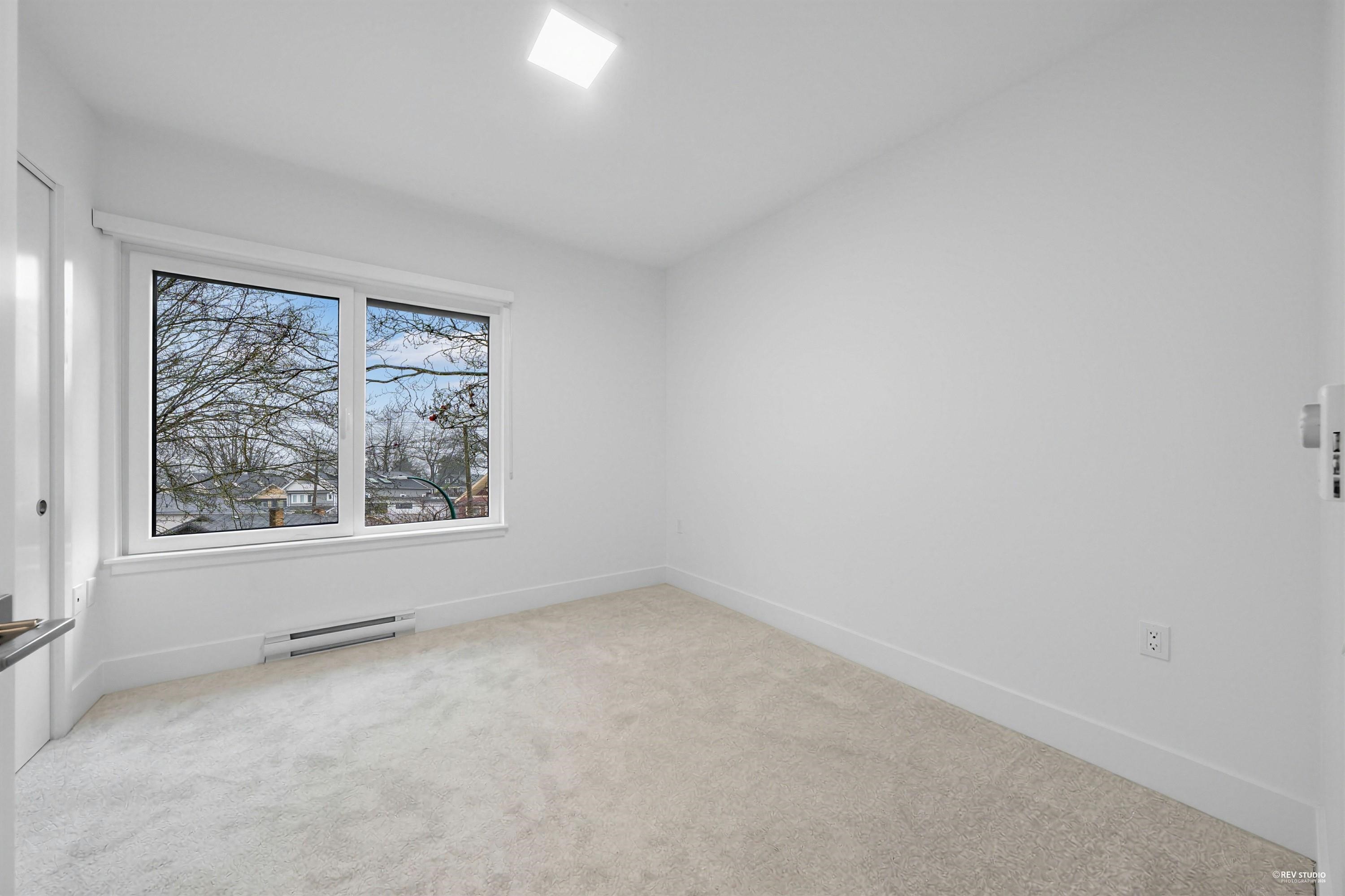 2071 1St Avenue E, Vancouver, BC