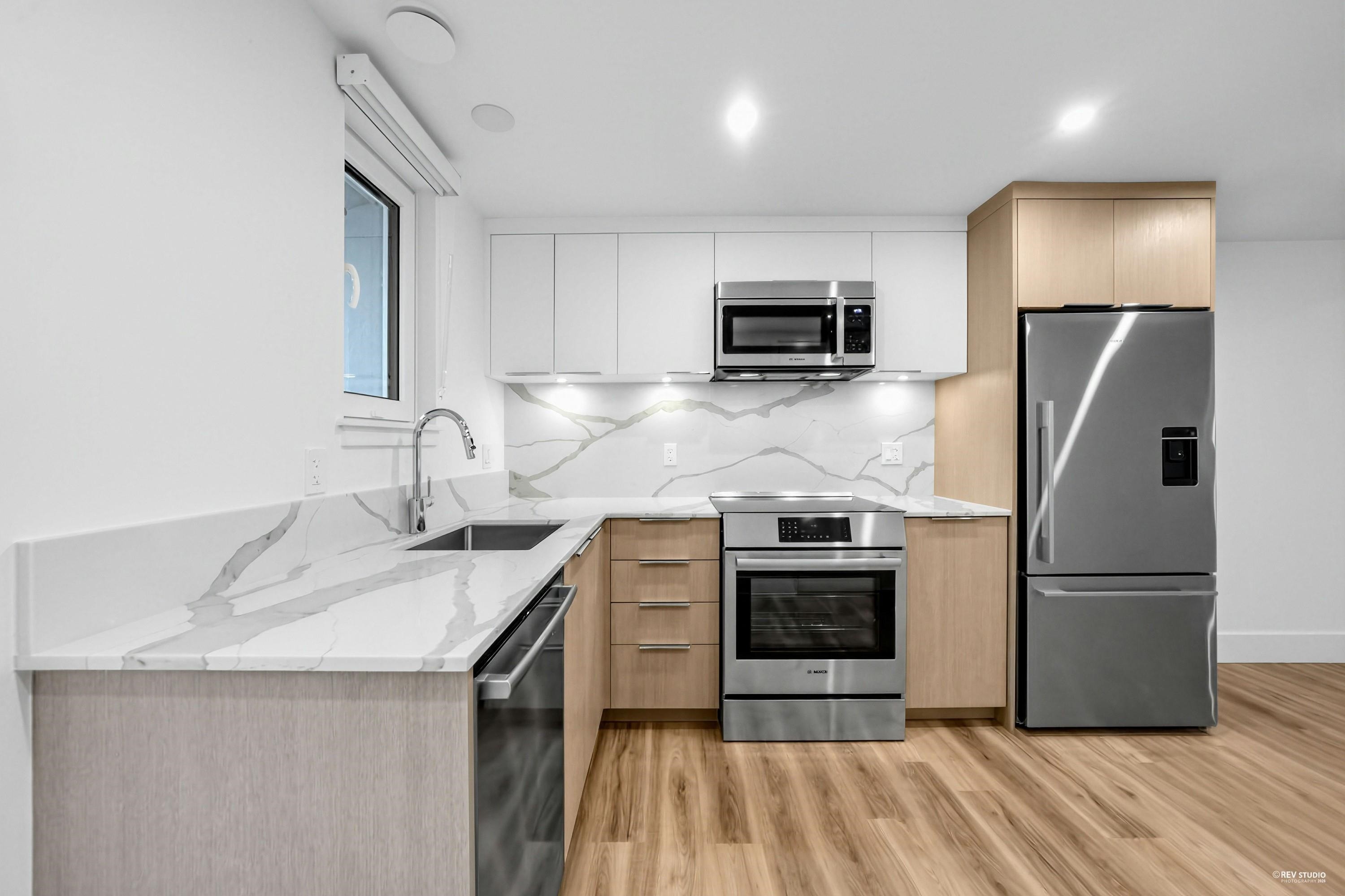 2071 1St Avenue E, Vancouver, BC