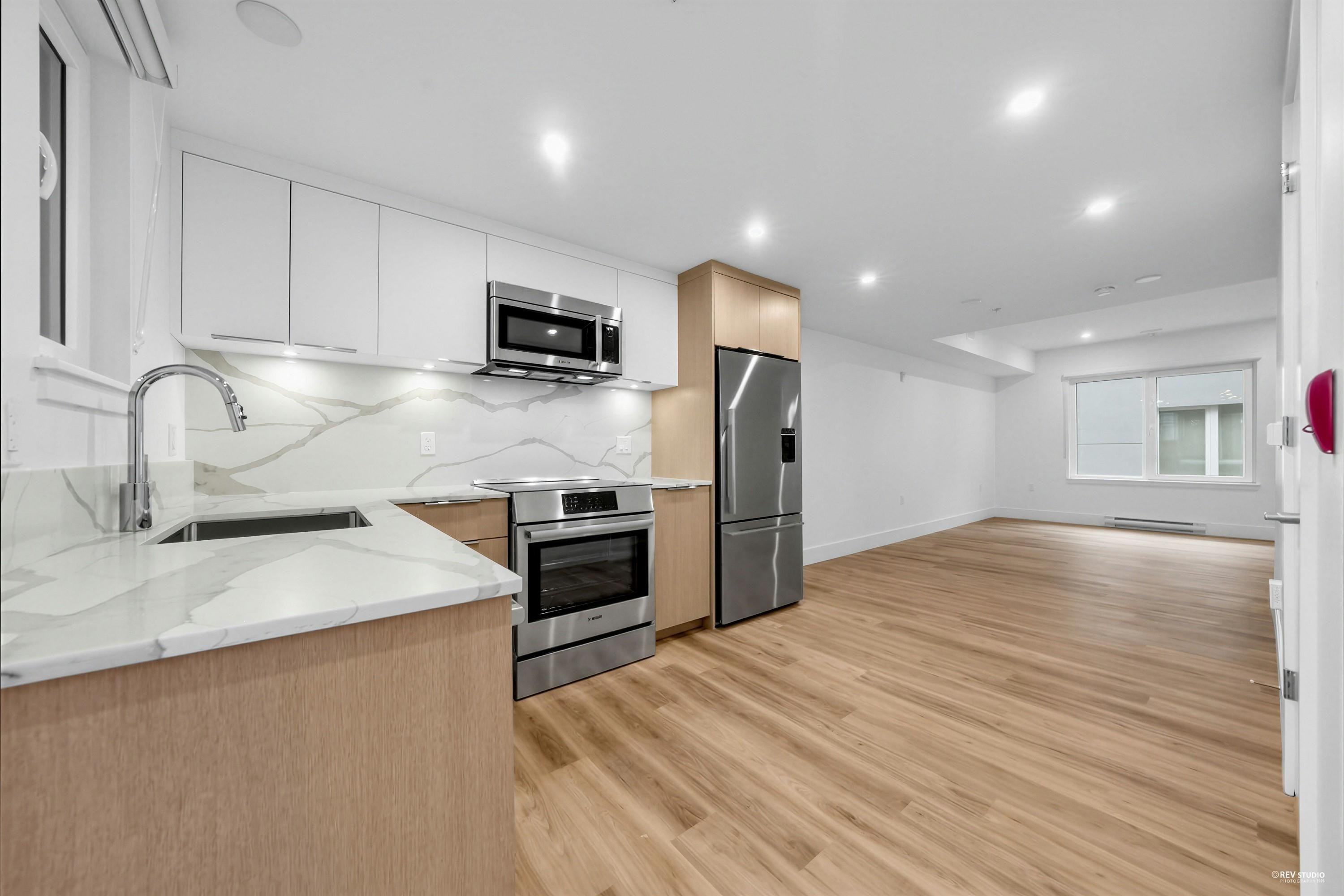 2071 1St Avenue E, Vancouver, BC
