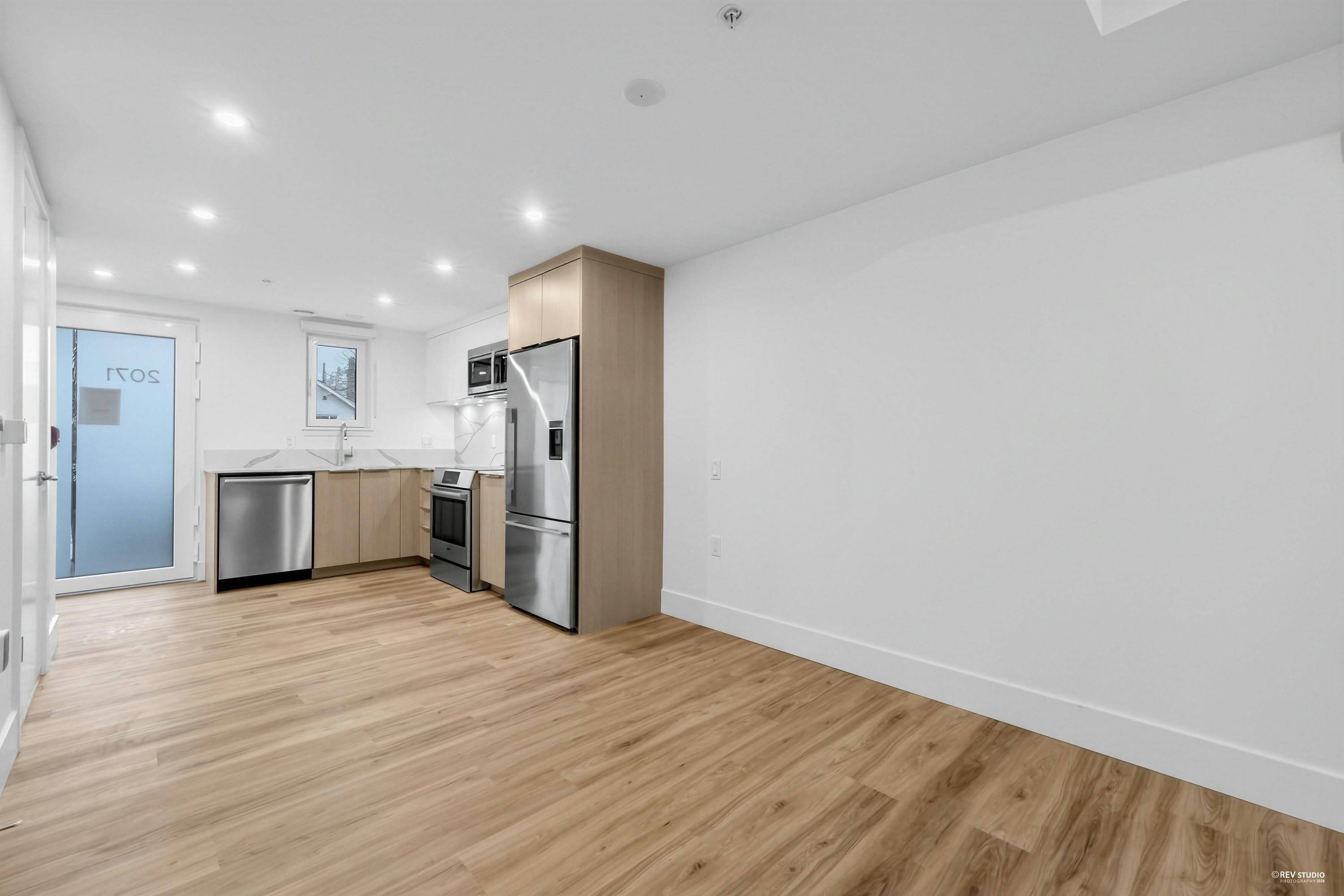 2071 1St Avenue E, Vancouver, BC