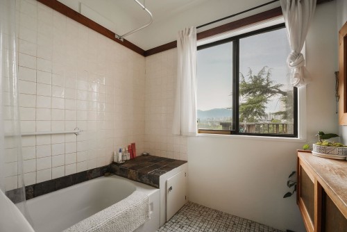 1243 7Th Avenue W, Vancouver, BC 