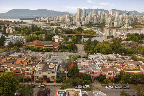 1243 7Th Avenue W, Vancouver, BC 