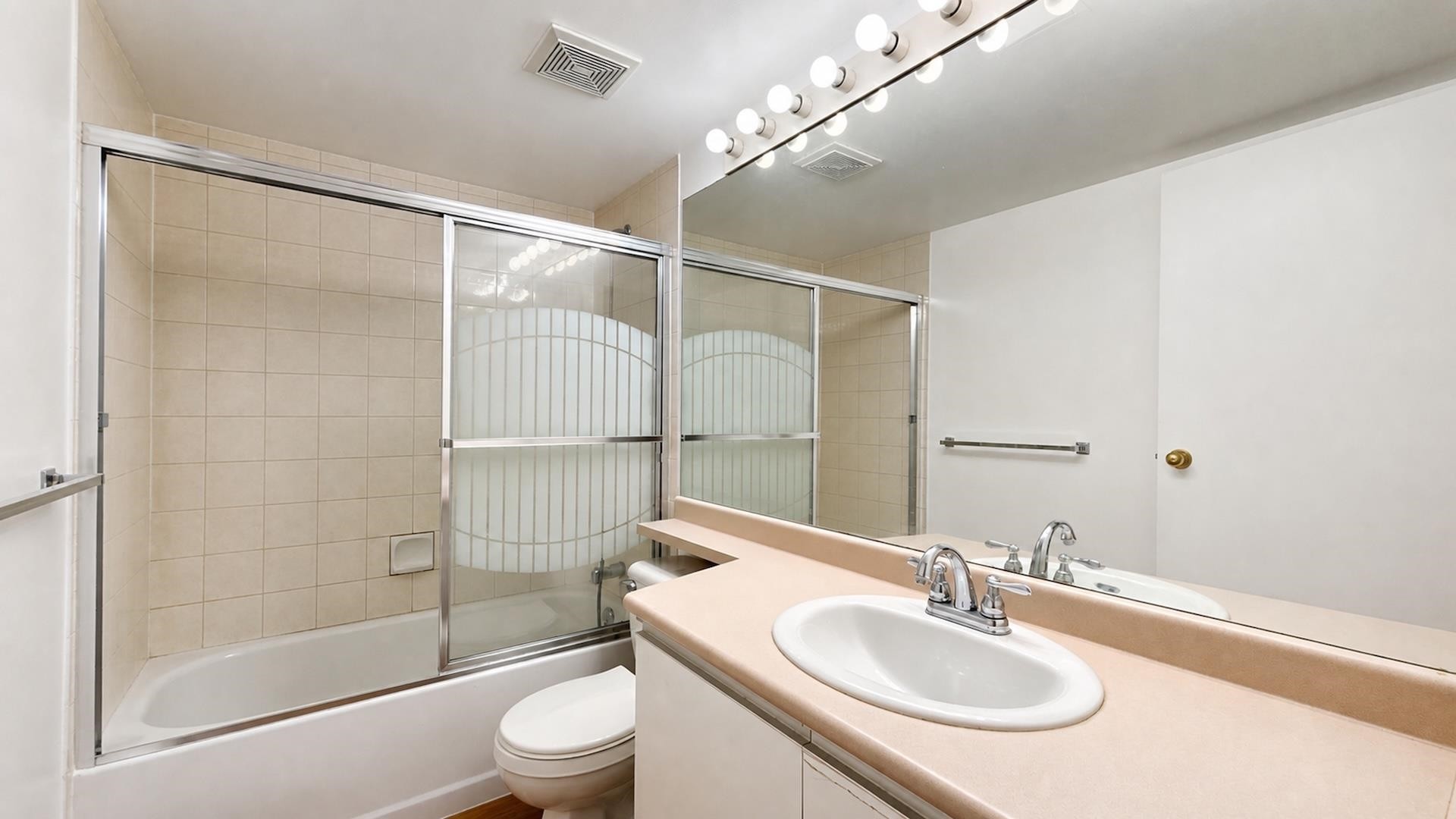 1-2528 Broadway E, Vancouver, BC