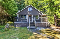 15 Debeck Creek Pitt Meadows, BC V3Y 1Z1