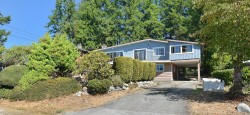 4726 Laurel Avenue Sechelt, BC V7Z 0E7
