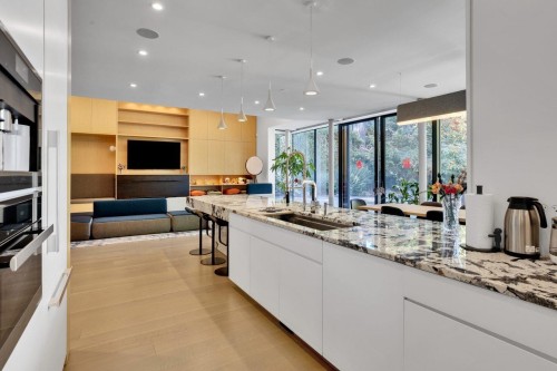 4725 4Th Avenue W, Vancouver, BC 