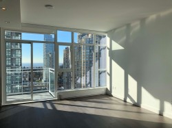 2203-4670 Assembly Way Burnaby, BC V5H 0H3