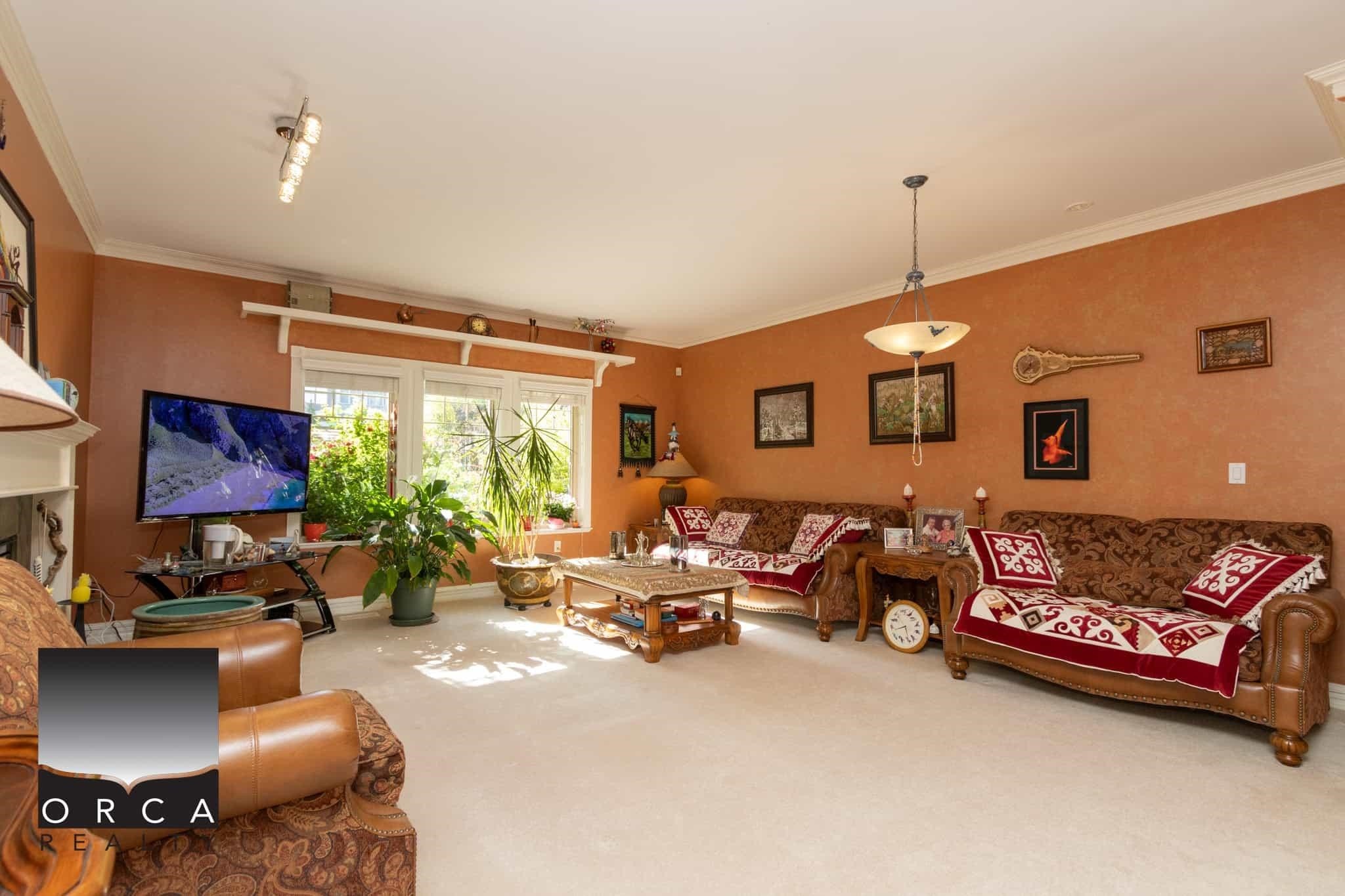 6351 Douglas Street, West Vancouver, BC
