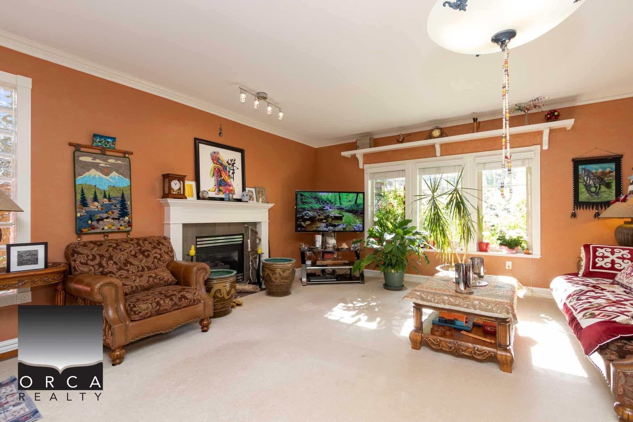 6351 Douglas Street, West Vancouver, BC