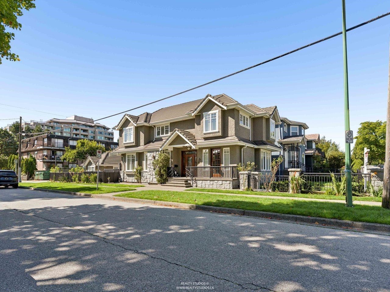 255 Carleton Avenue, Burnaby, BC