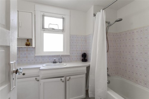 2461 Dundas Street, Vancouver, BC 