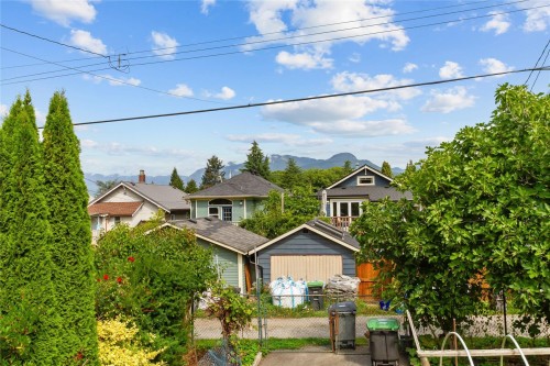 2461 Dundas Street, Vancouver, BC 