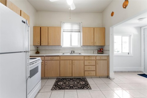 2461 Dundas Street, Vancouver, BC 