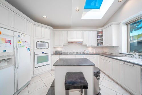 8671 Saunders Road, Richmond, BC 