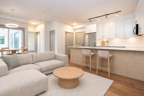 210-6968 Royal Oak Avenue  Burnaby, BC V5J 4J2