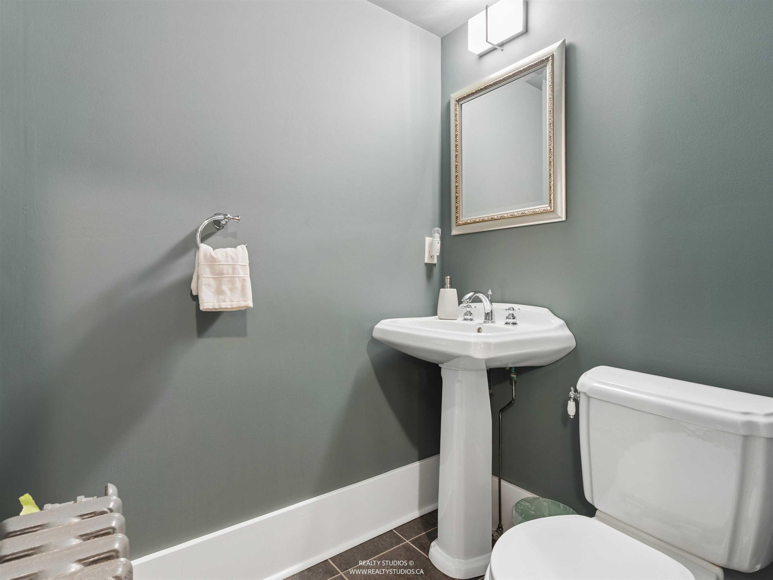 559 18Th Avenue W, Vancouver, BC