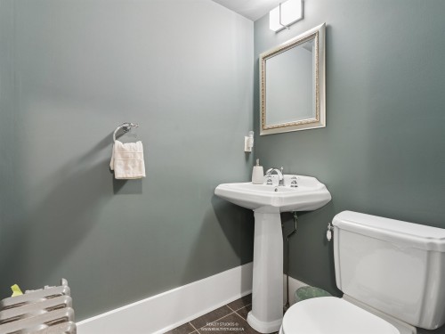 559 18Th Avenue W, Vancouver, BC 