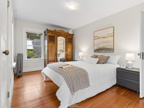 559 18Th Avenue W, Vancouver, BC 