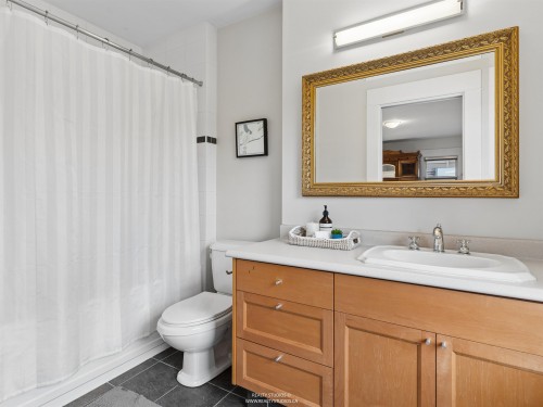 559 18Th Avenue W, Vancouver, BC 
