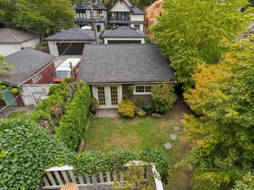 559 18Th Avenue W, Vancouver, BC 