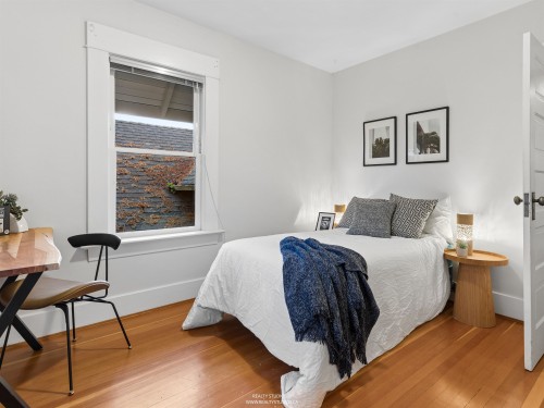 559 18Th Avenue W, Vancouver, BC 