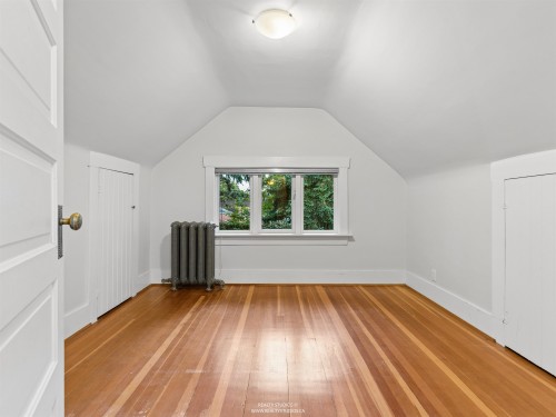 559 18Th Avenue W, Vancouver, BC 