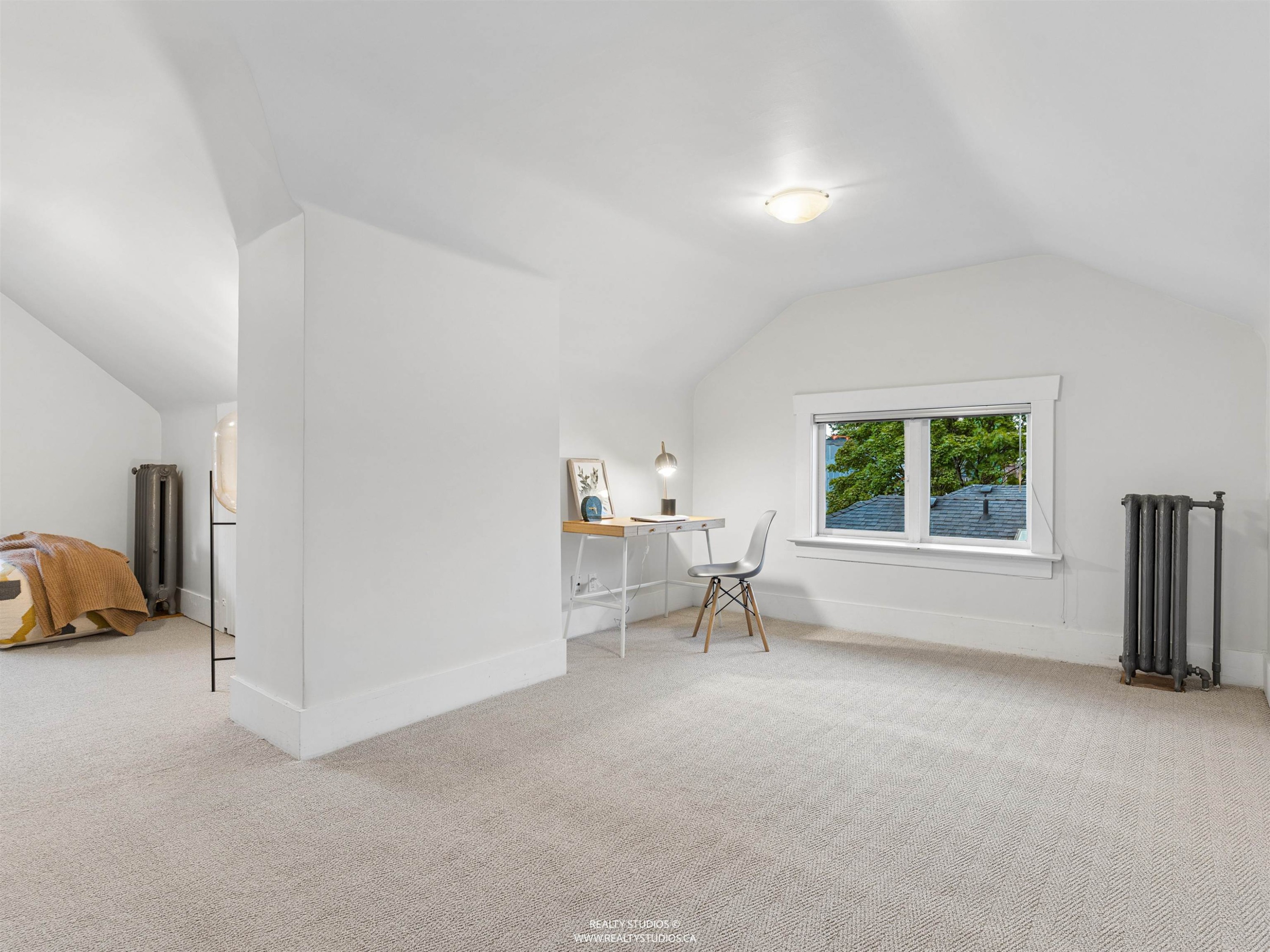 559 18Th Avenue W, Vancouver, BC