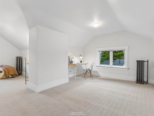 559 18Th Avenue W, Vancouver, BC 