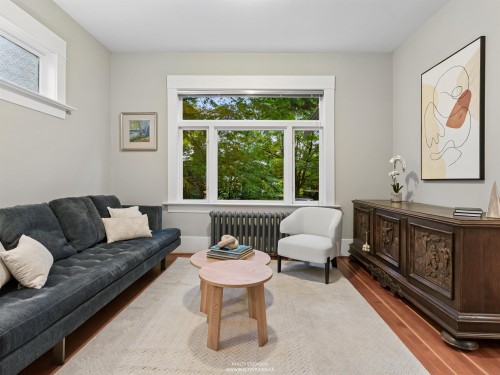 559 18Th Avenue W, Vancouver, BC 