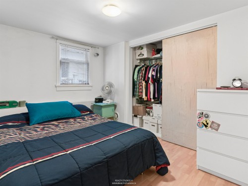 559 18Th Avenue W, Vancouver, BC 
