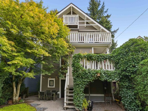 559 18Th Avenue W, Vancouver, BC 