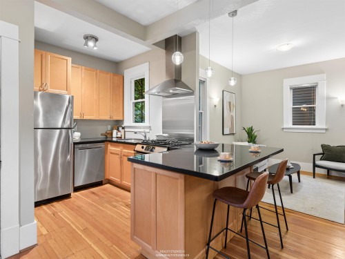 559 18Th Avenue W, Vancouver, BC 