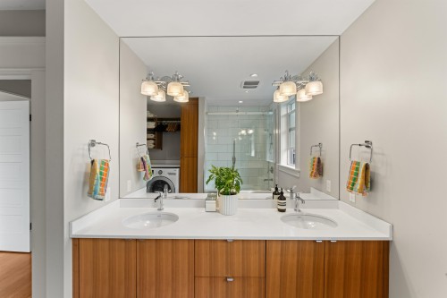 739 24Th Avenue E, Vancouver, BC 