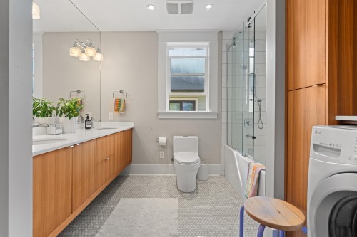 739 24Th Avenue E, Vancouver, BC 
