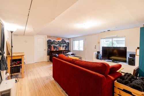 4534 5Th Avenue W, Vancouver, BC 