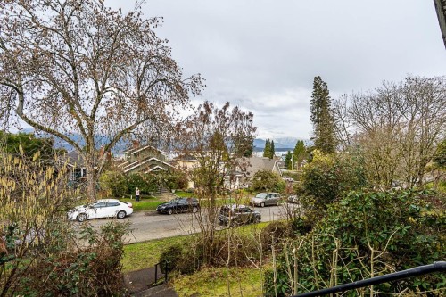 4534 5Th Avenue W, Vancouver, BC 