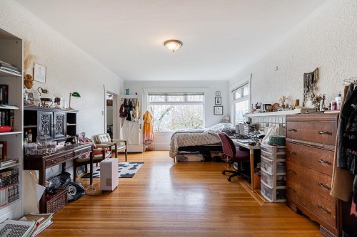 4534 5Th Avenue W, Vancouver, BC 
