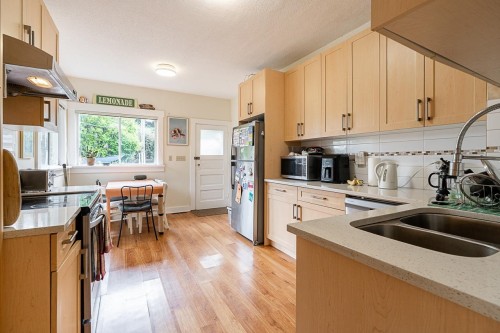 4534 5Th Avenue W, Vancouver, BC 