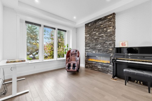 4555 9Th Avenue W, Vancouver, BC 