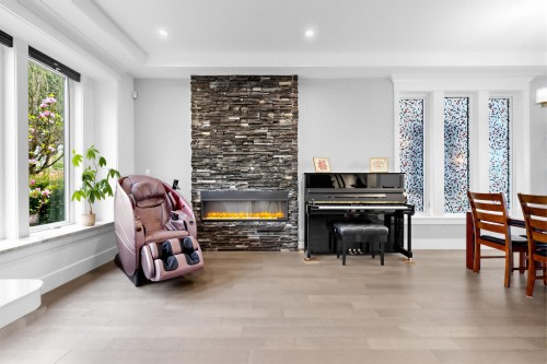4555 9Th Avenue W, Vancouver, BC 